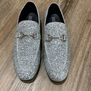 Bravo Silver slip on dress shoes. Size 8. Really fits like a 9.